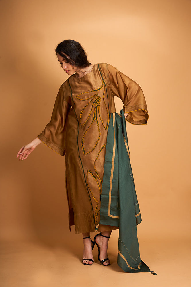 OLIVE RAVEL KURTA WITH GREEN SCARF