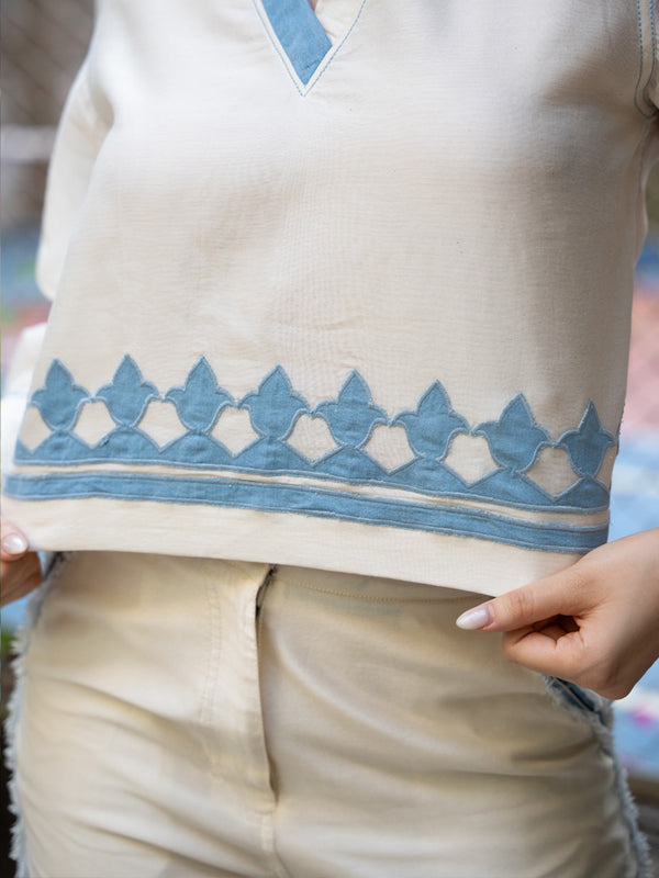 WHITE V-NECK APPLIQUE TOP