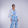 BLUE AND WHITE FOLIAGE ECO CROP SHIRT