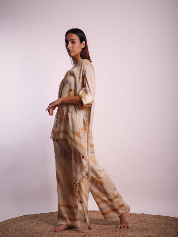 FOLIAGE CAPE AND PANTS SET (ICE TAN)