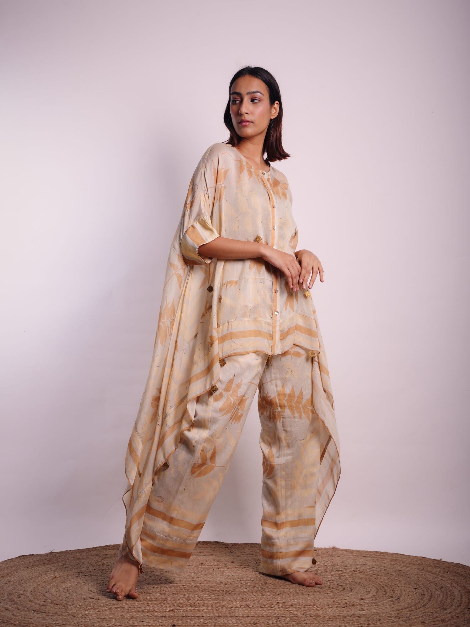 FOLIAGE CAPE AND PANTS SET (ICE TAN)