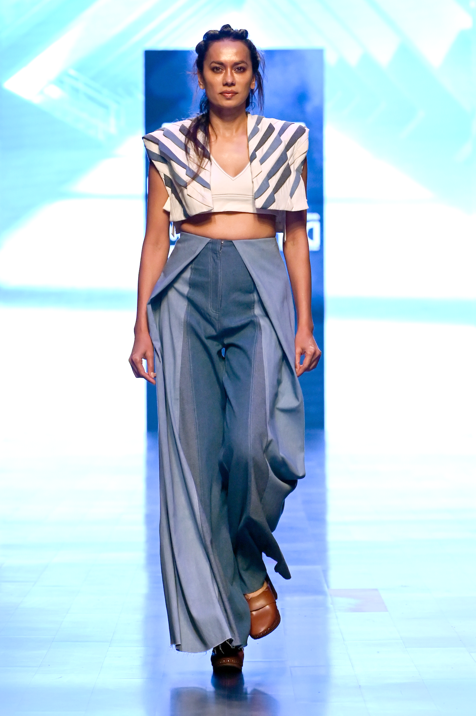 White Crop Jacket Pleated Blue Pants Set