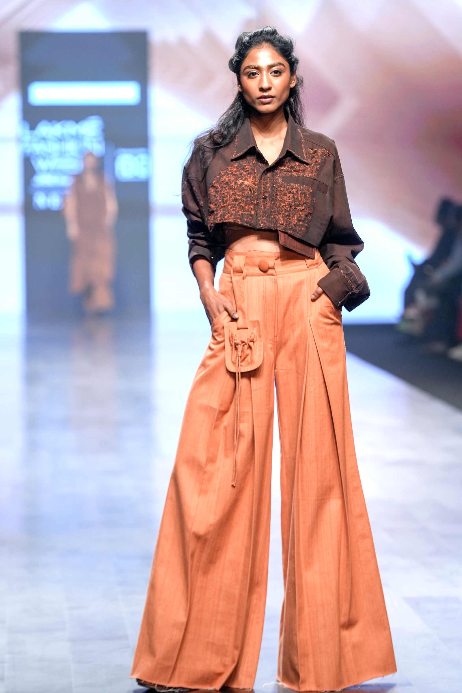 DISTRESSED DENIM CROP SHIRT BROWN