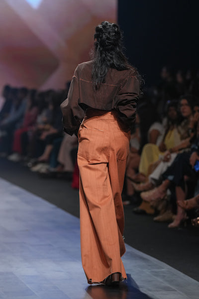 DISTRESSED DENIM CROP SHIRT BROWN