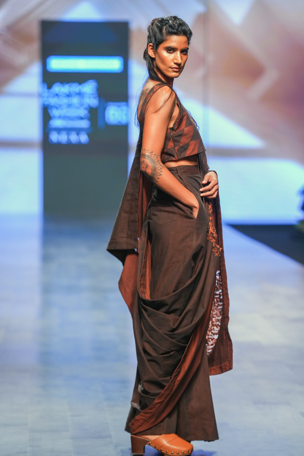 DENIM DISTRESSED SAREE AND MAZE TOP BROWN