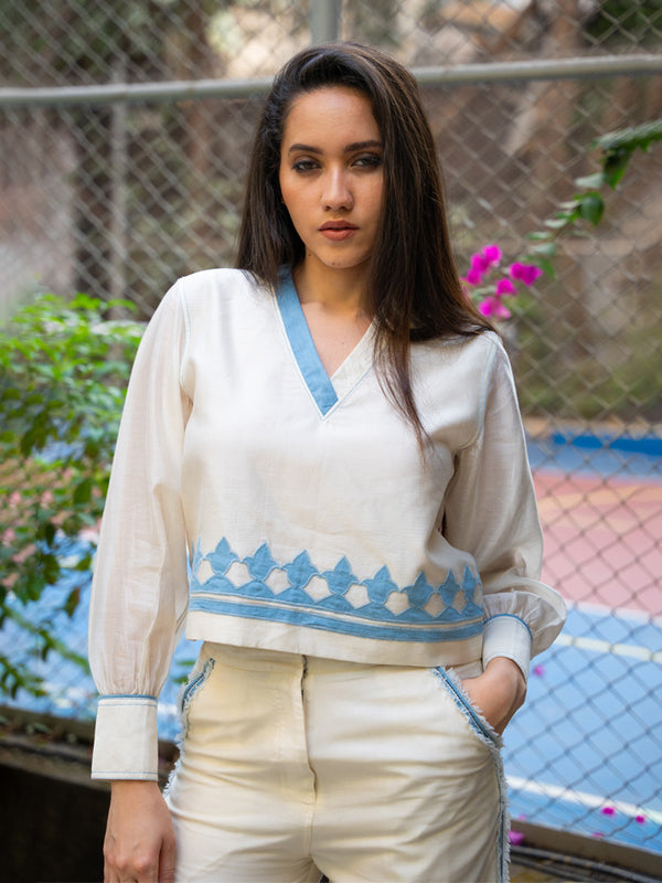 WHITE V-NECK APPLIQUE TOP